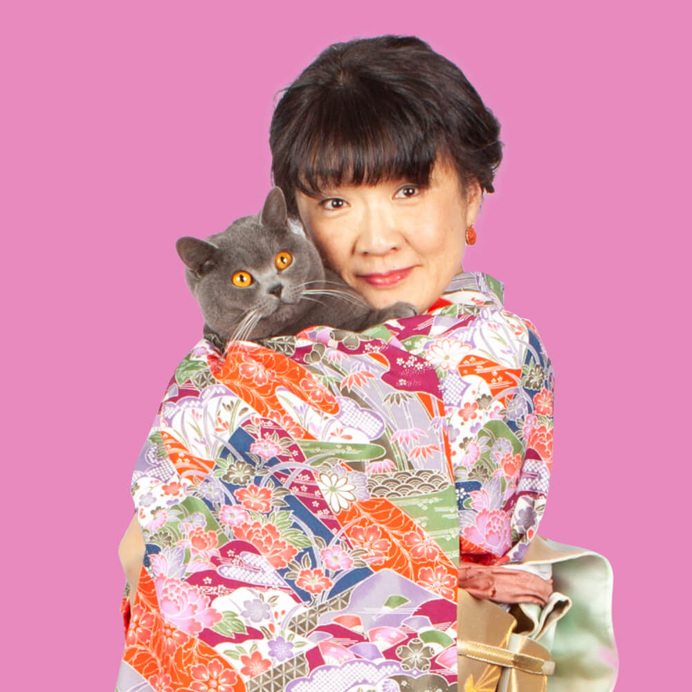 Azko Iimori mit Kimono und Katze